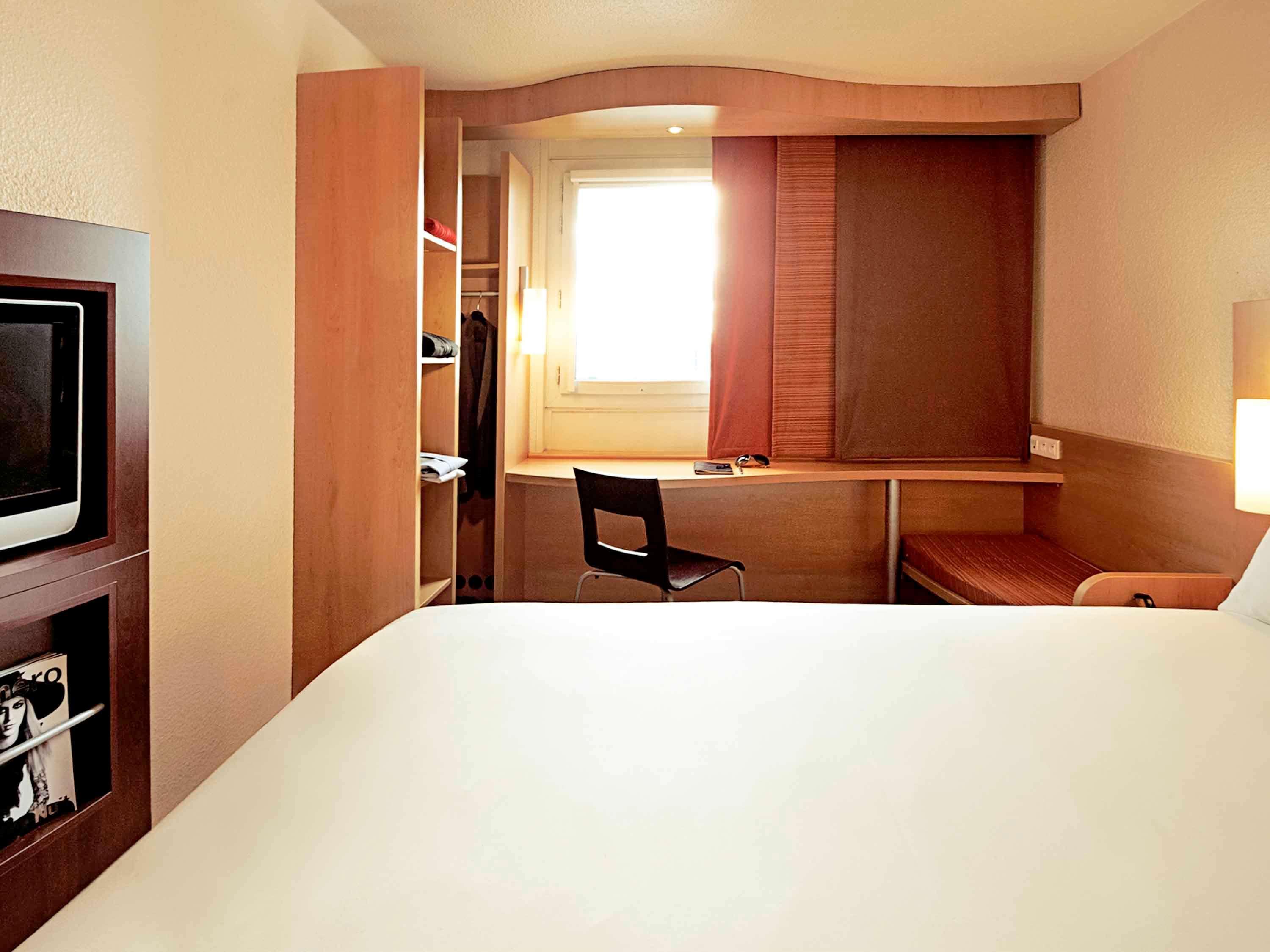 Ibis Lyon Est Chaponnay Hotel Exterior photo