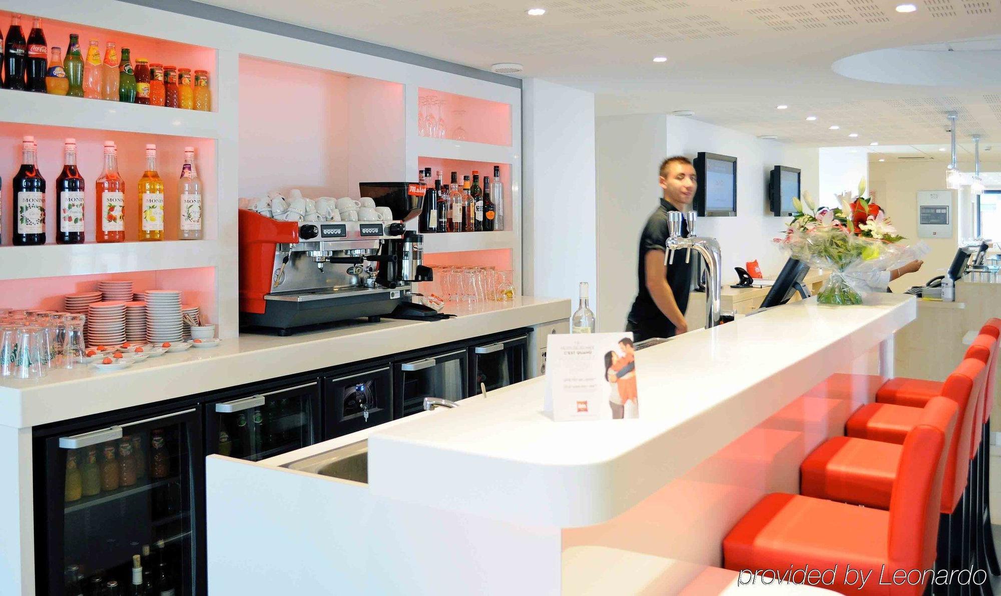 Ibis Lyon Est Chaponnay Hotel Exterior photo
