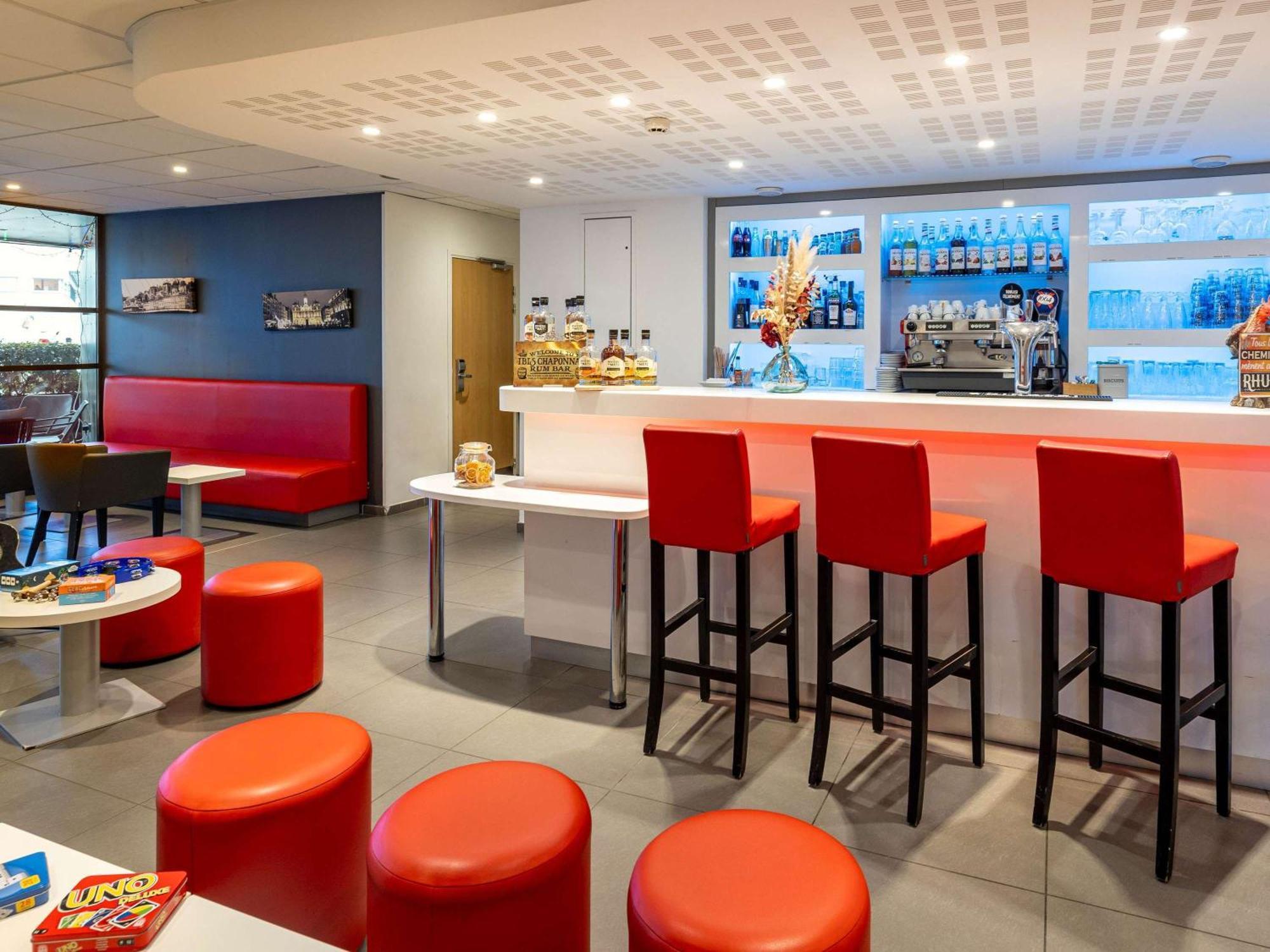 Ibis Lyon Est Chaponnay Hotel Exterior photo